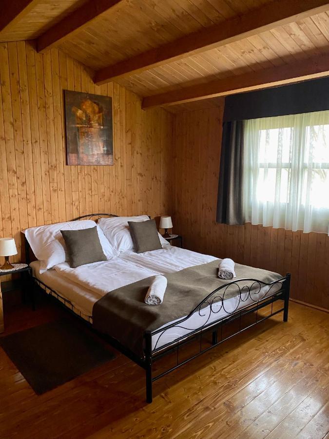 Eszter-Haz Hotel Kisapati ภายนอก รูปภาพ